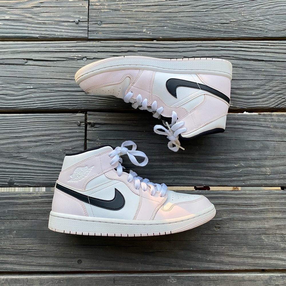 Air Jordan 1 “Barely Rose”